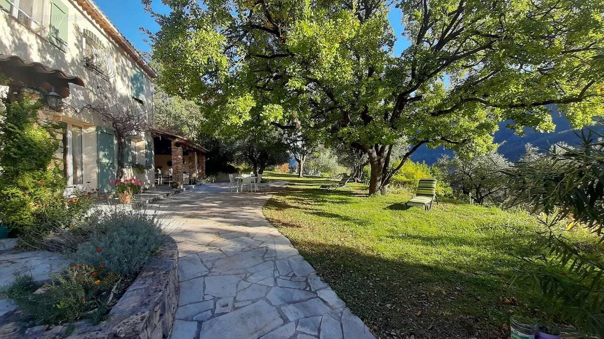 Maison à PUGET-THENIERS