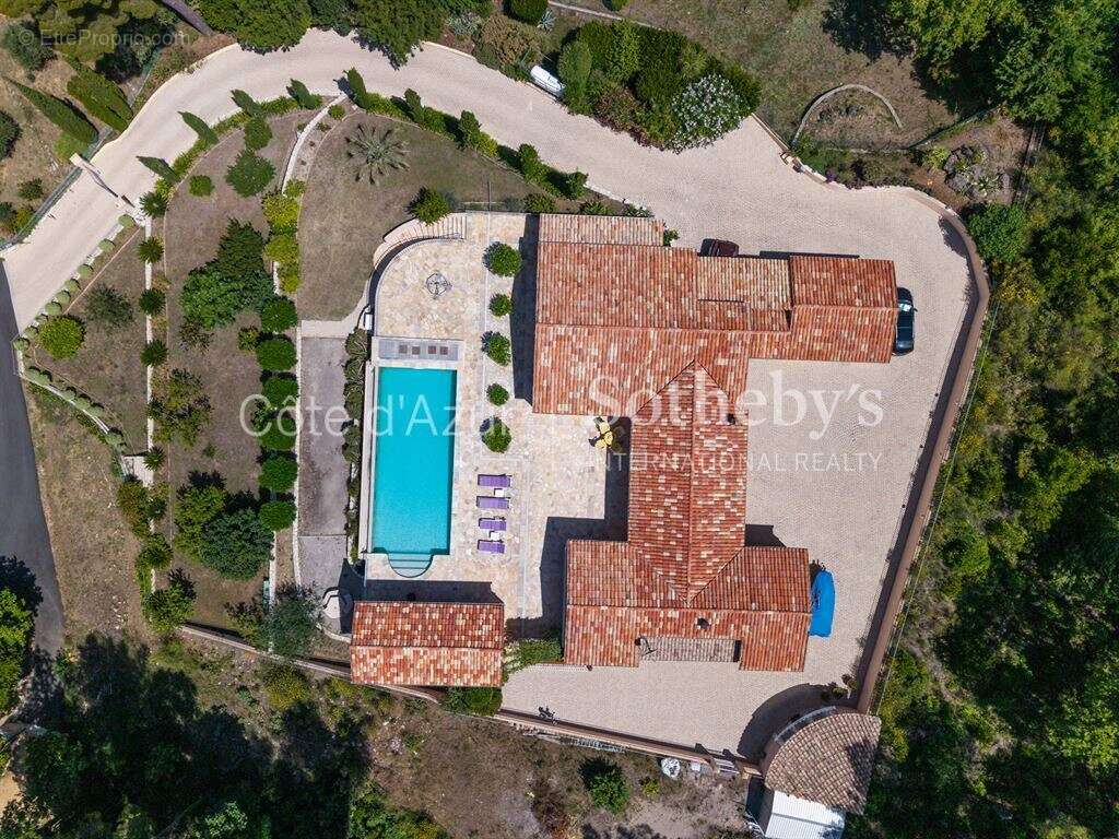 Villa avec piscine et vue panoramique à vendre à Cabris, proche Grasse et Cannes - photo 9