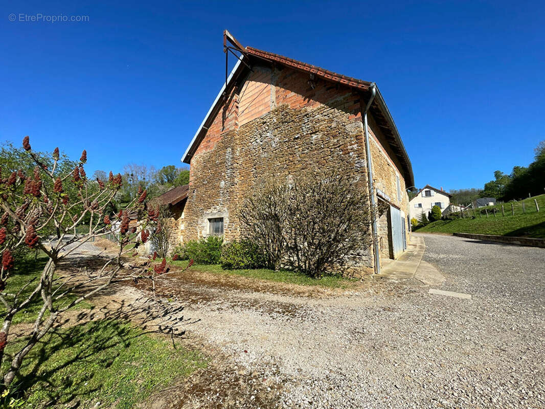 Maison à POLIGNY
