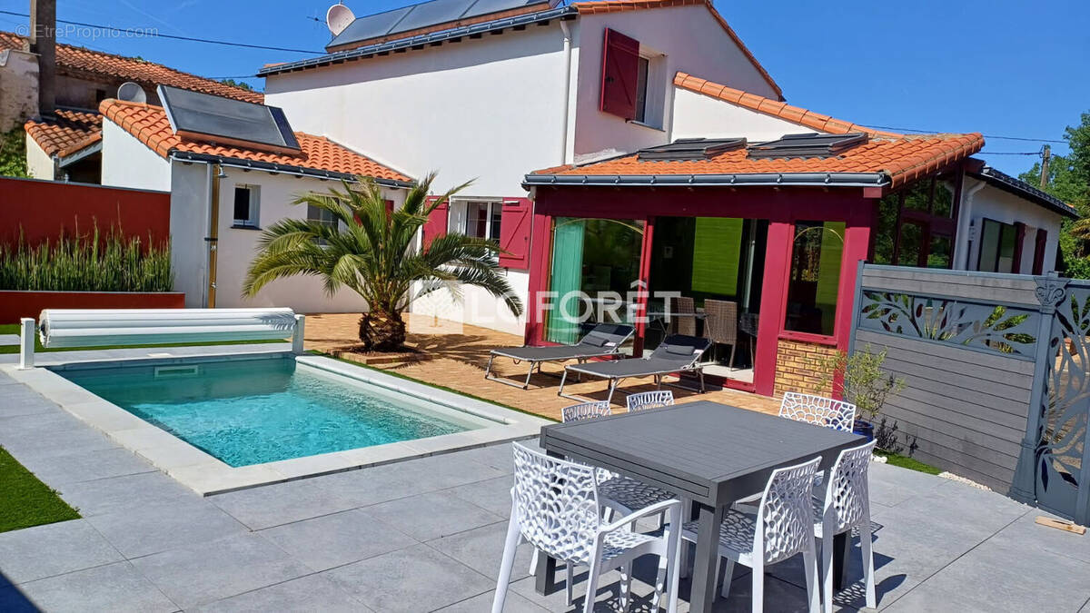 Maison à LEGE