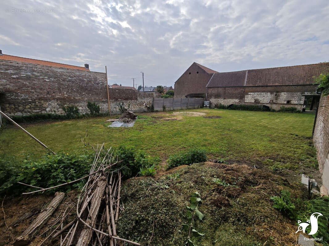 Terrain à NAVES