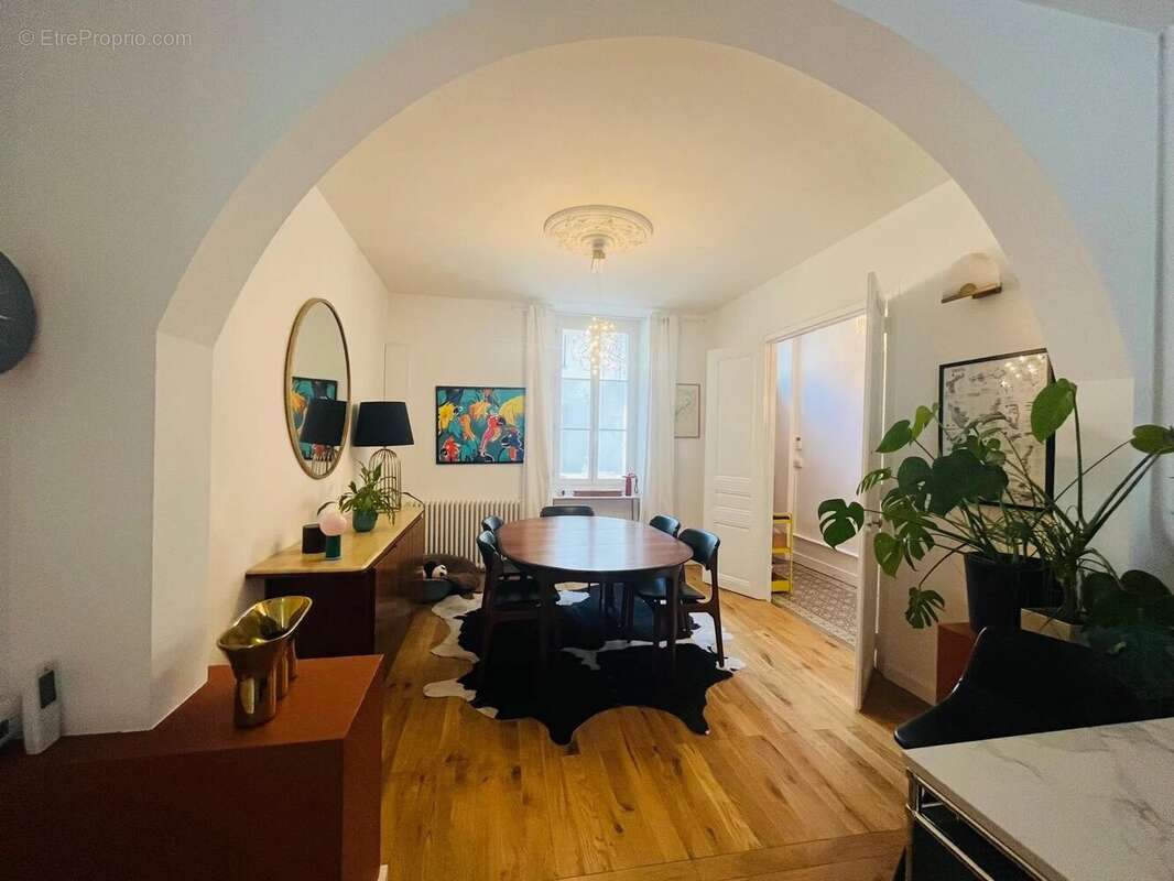 Maison entièrement rénovée sur jardin clos sans vis-à-vis de 200 m² - photo 5
