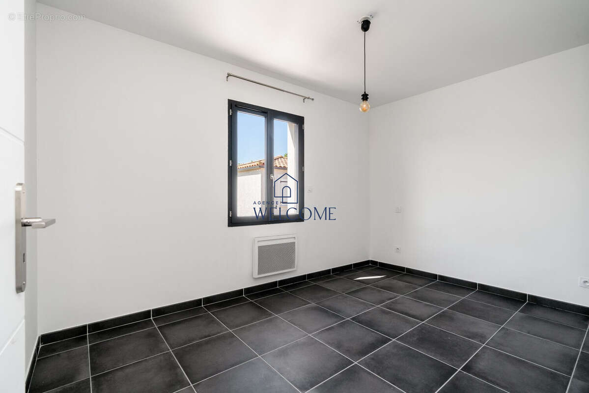 Maison 93 m² à Remoulins  - photo 4