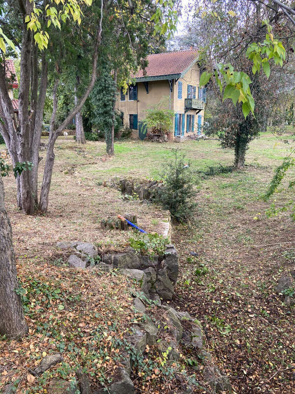 Terrain à CURIS-AU-MONT-D'OR