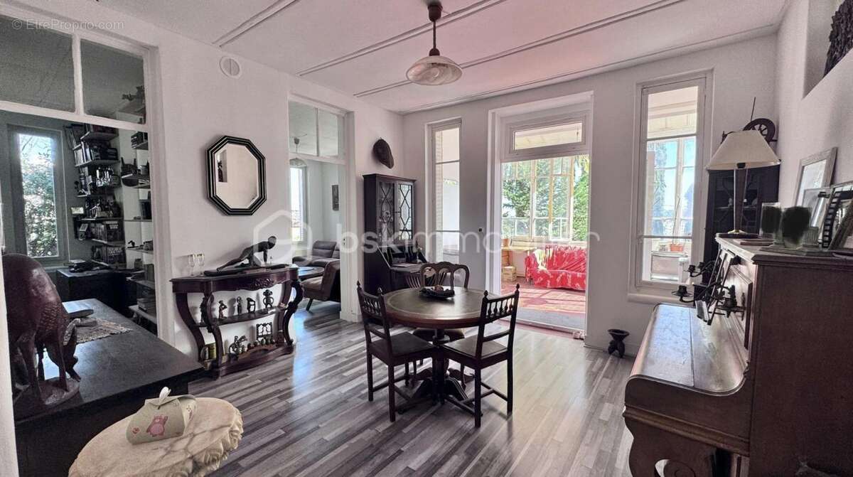 ACHAT d'une Maison de caractère rénovée  179 m² 4 chambres Terrain arboré avec piscine à Toulon - photo 3
