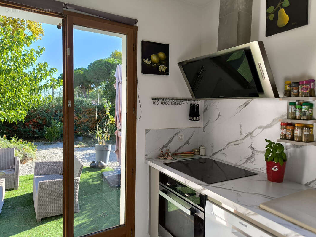 Maison à SAINT-LAURENT-DE-LA-SALANQUE