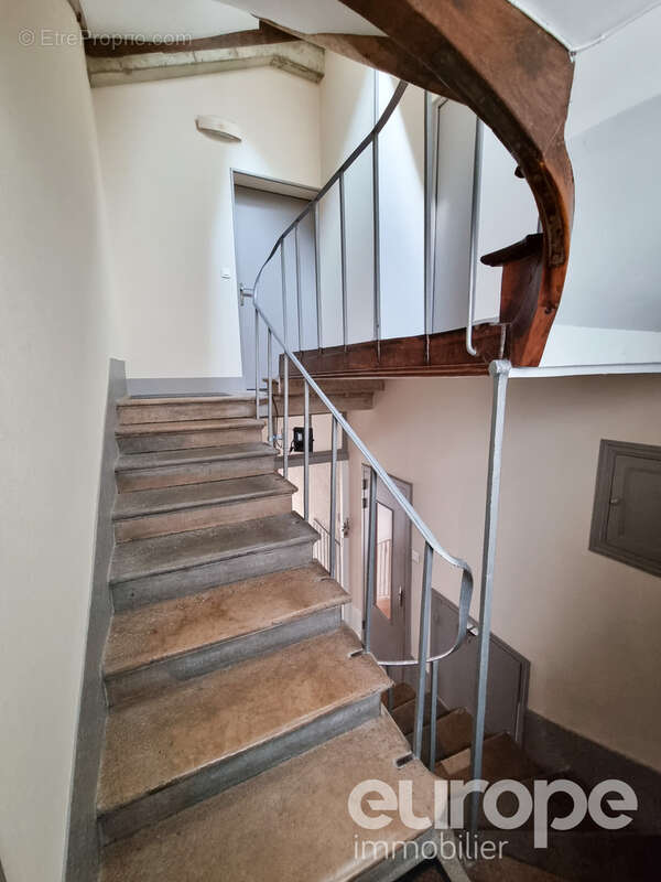 Commerce à L&#039;ISLE-SUR-SEREIN