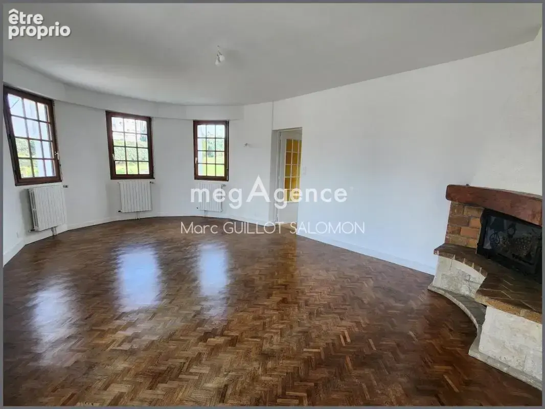 Maison 5 pièces 142 m2 - photo 2