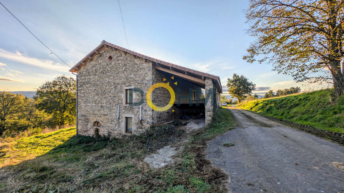 A vendre magnifique corps de ferme terrain 6.7 hectares - photo 7