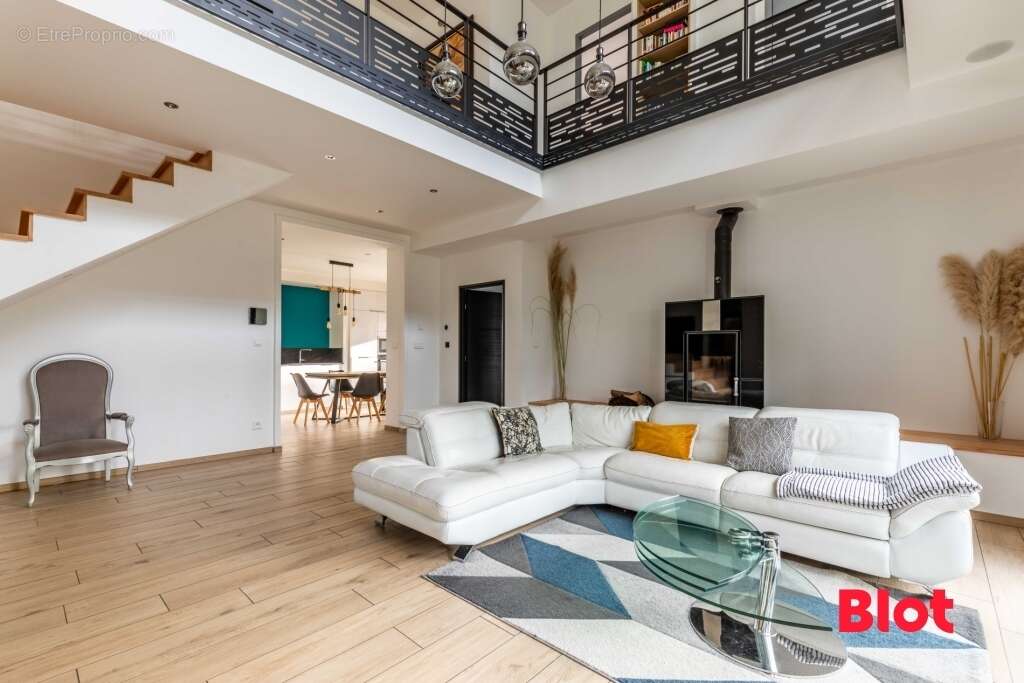 Maison à NOYAL-CHATILLON-SUR-SEICHE