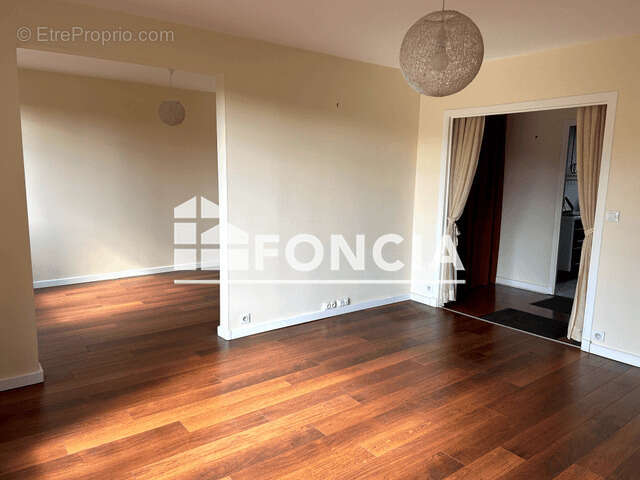 Appartement à BUC