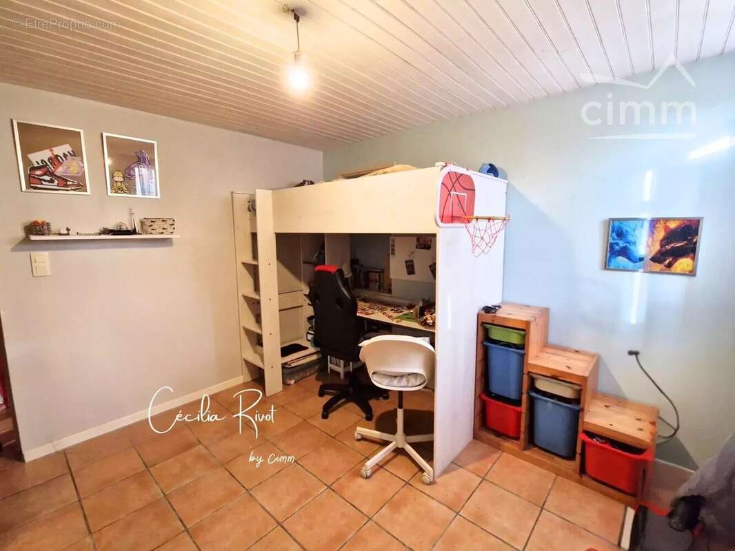 Maison à SAINT-CHRISTOLY-DE-BLAYE