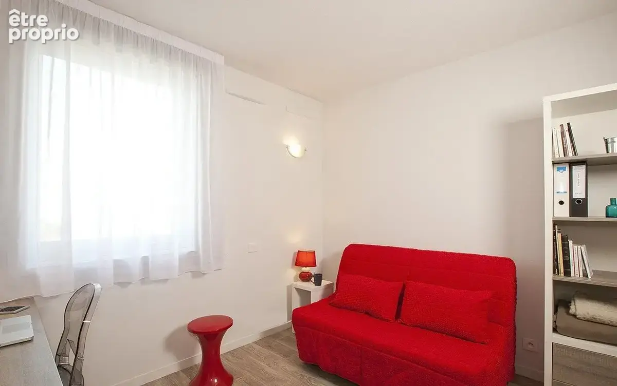 INVESTISSEMENT LOCATIF  Nanterre  Résidence étudiante Les Estudines Nanterre Université  6,18 % de rentabilité - photo 4