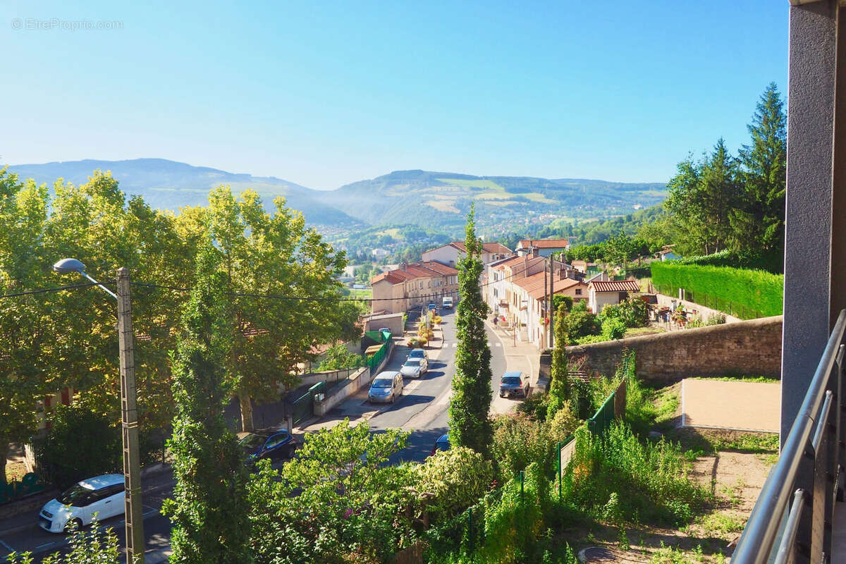 Appartement à SAINT-JEAN-BONNEFONDS
