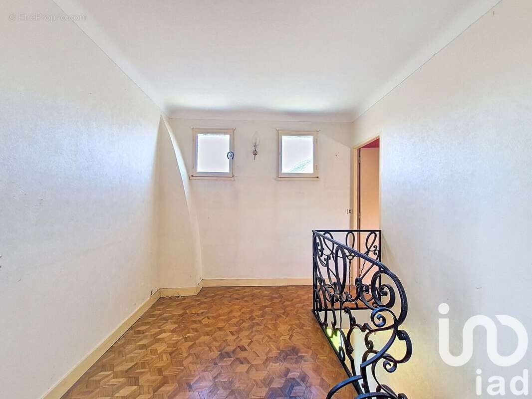 Photo 5 - Maison à LE MESNIL-SAINT-DENIS