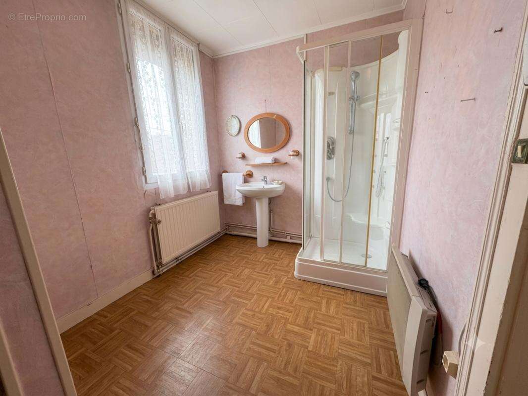   Maison familiale à fort potentiel – 159 m² – Garage et jardin sans vis-à-vis ! - photo 6