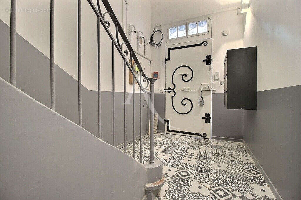 Marseille 6- secteur lodi - appartement 2 chambres -  renove traversant comtemporain - au calme  absolu - lumineux - photo 9