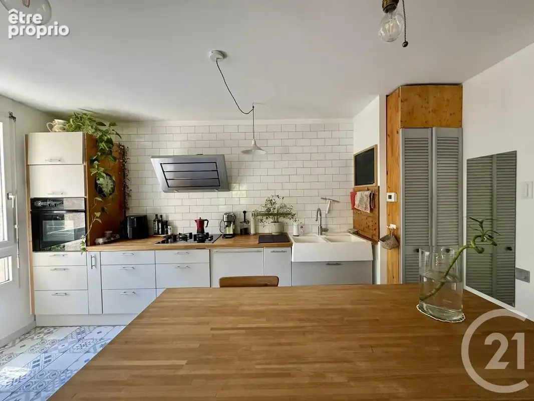 Appartement 74 m² à Villeurbanne  - photo 2