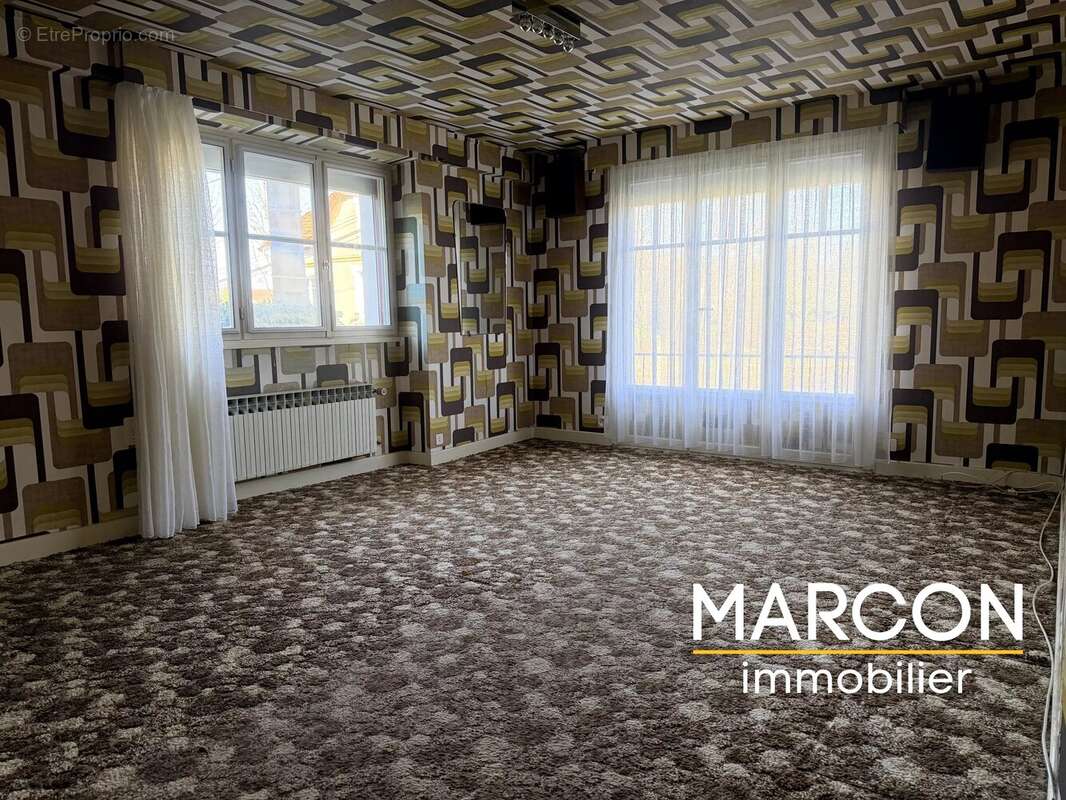 Maison à BUSSIERE-DUNOISE