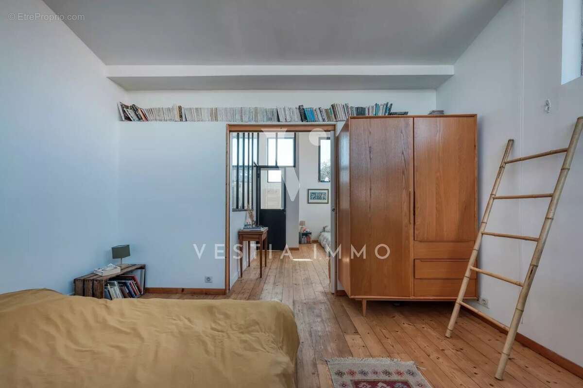 Maison atypique rénovée – 108 m² au sol – 4 chambres – cour privée - photo 14