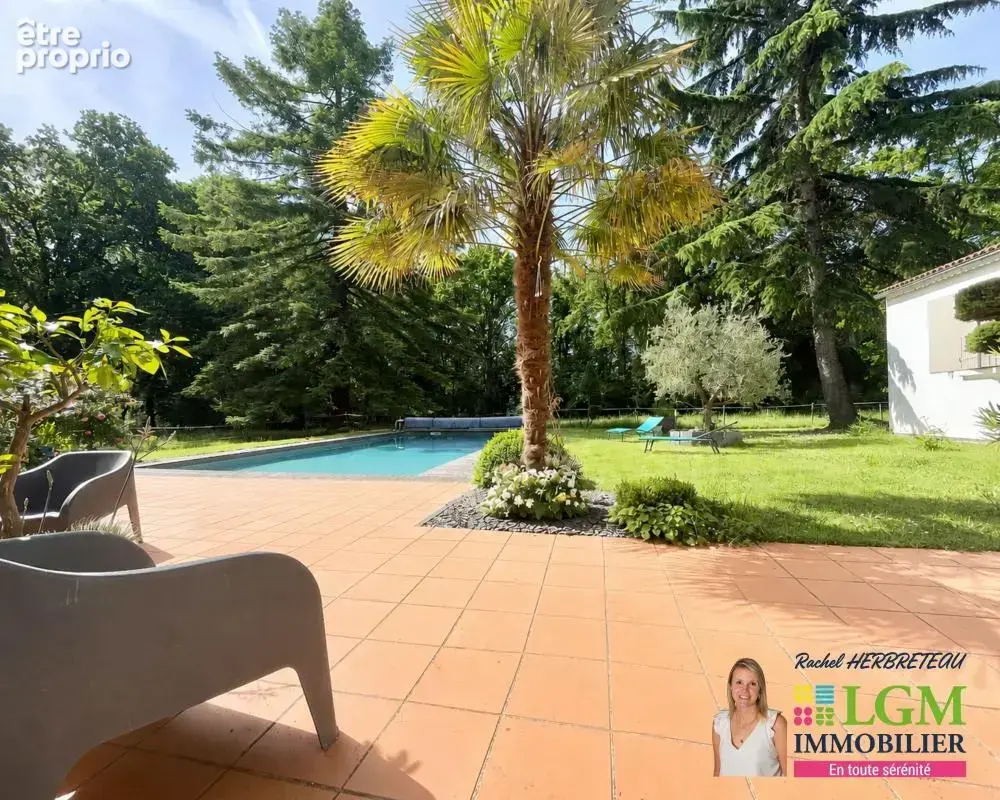 VENANSAULT, Propriété de caractère avec prairie, piscine et potentiel équestre - photo 3