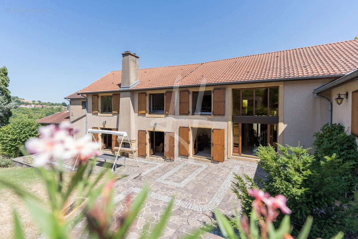 Maison 305 m² à Norroy-Le-Veneur  - photo 3