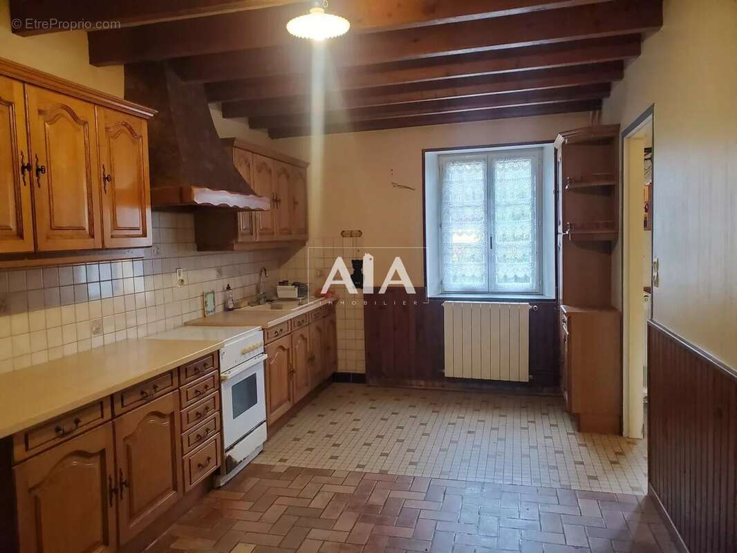 Maison à LES ADJOTS
