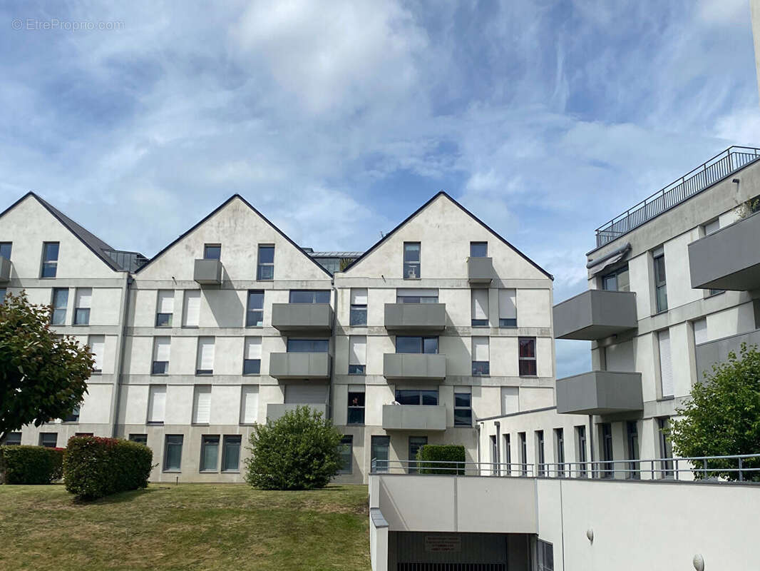 Appartement avec balcon sud et parking privatif, SAINT SERVAN Quai du Val - photo 3