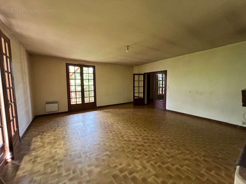 Aiguillon - Maison sur sous-sol des années 80 spacieuse - photo 4