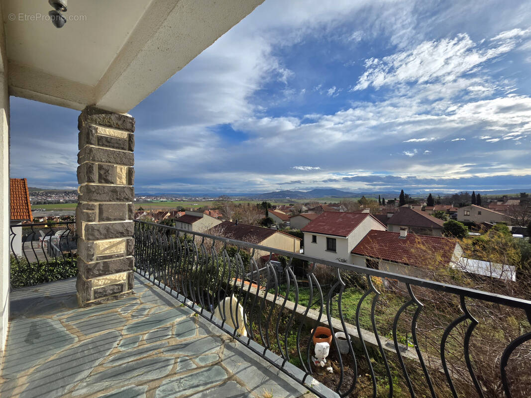 Maison à PERIGNAT-LES-SARLIEVE