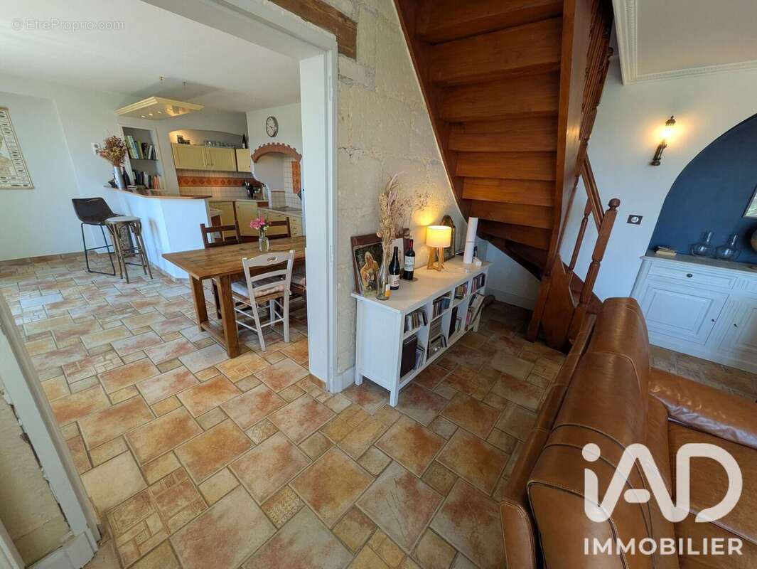 Maison 167 m² à Saint-Nicolas-De-Bourgueil  - photo 8