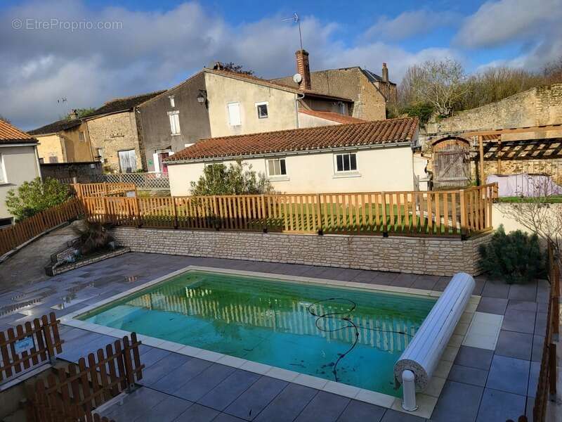Appartement à SAINT-LOUP-LAMAIRE