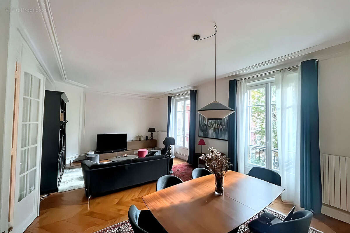 Appartement à PARIS-7E