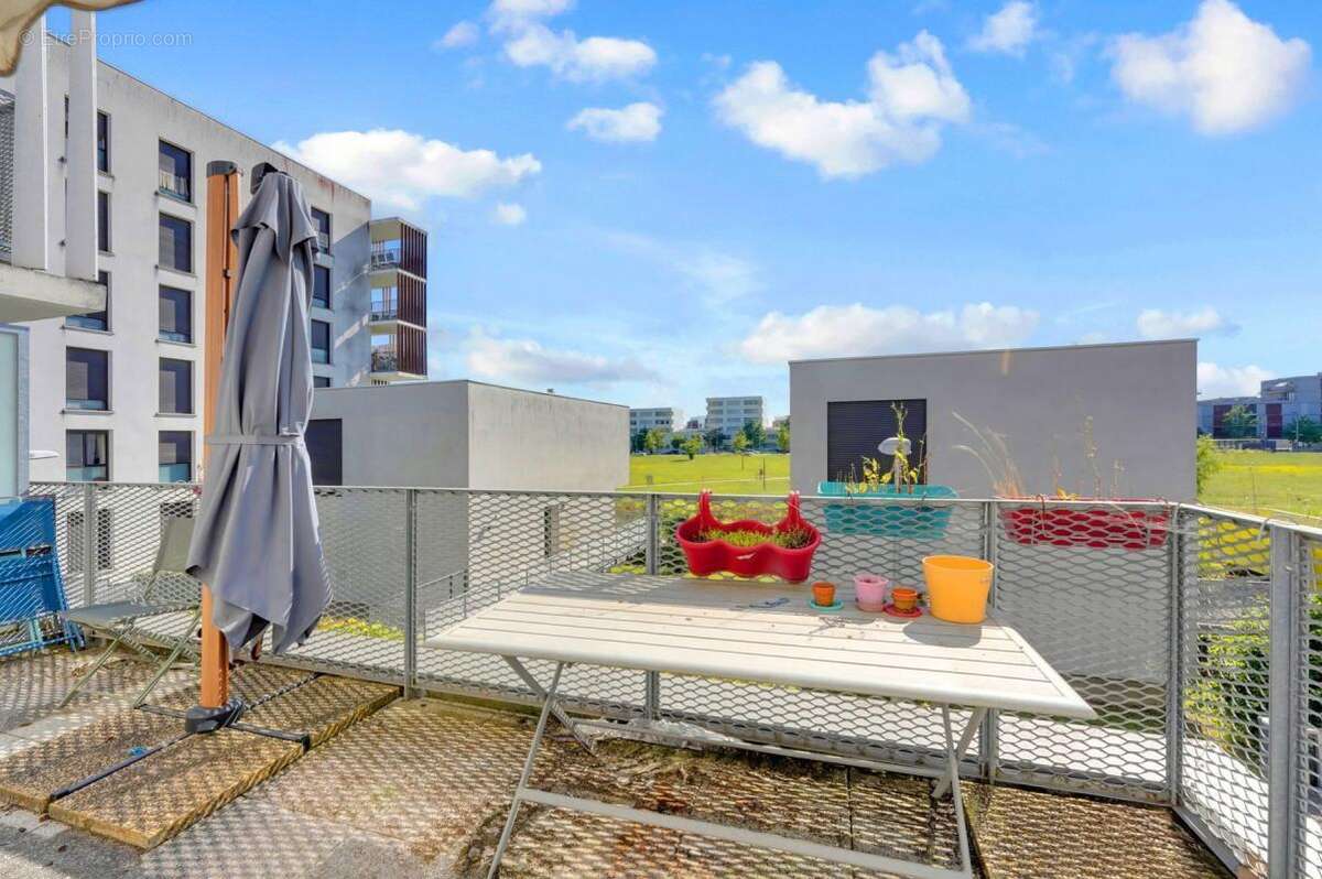 Appartement à BEAUZELLE