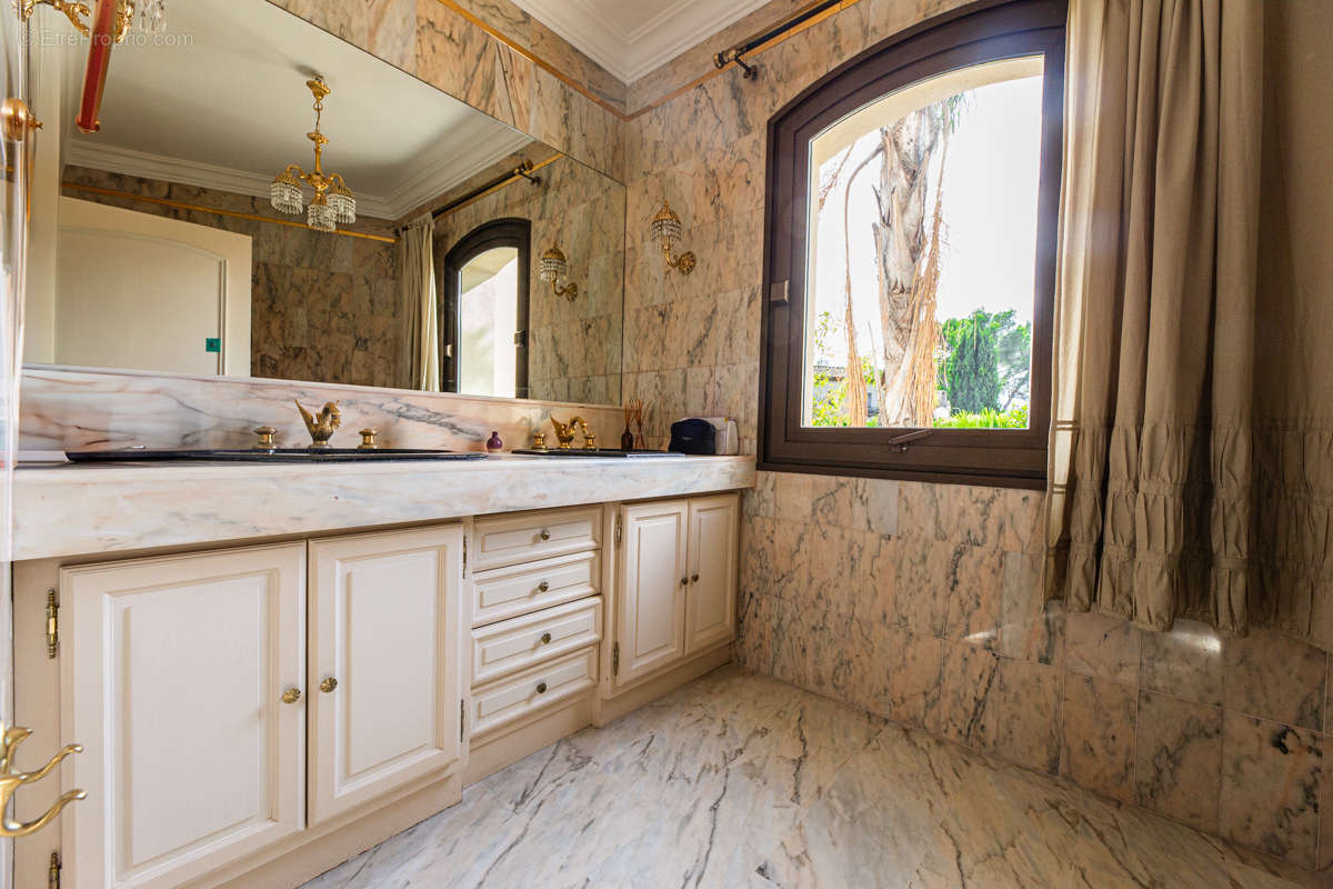 Maison à MANDELIEU-LA-NAPOULE