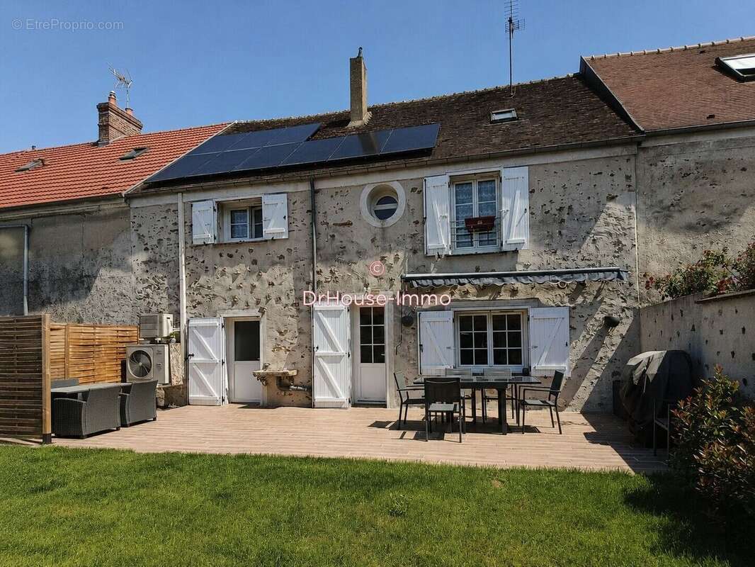 Maison à MOUROUX