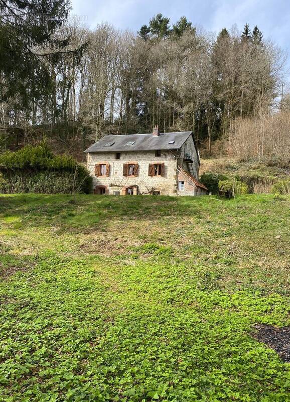 Maison à EYMOUTIERS