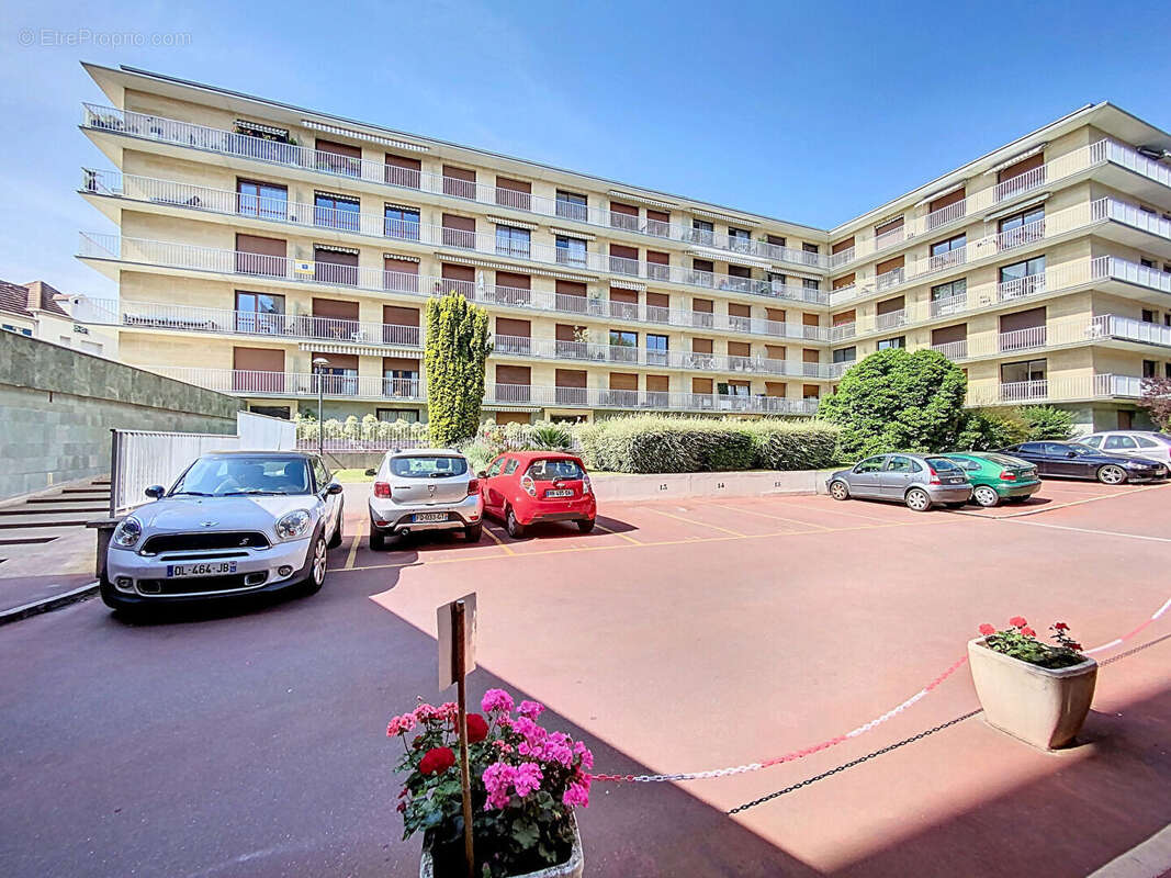 Appartement à L&#039;HAY-LES-ROSES