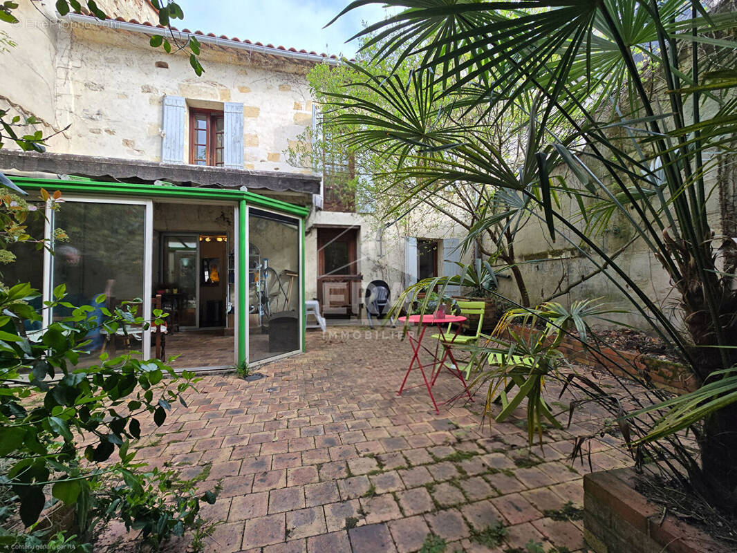 Maison à MONTPON-MENESTEROL