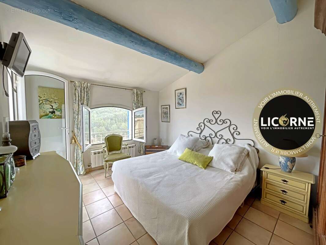 Maison à SAINT-CYR-SUR-MER