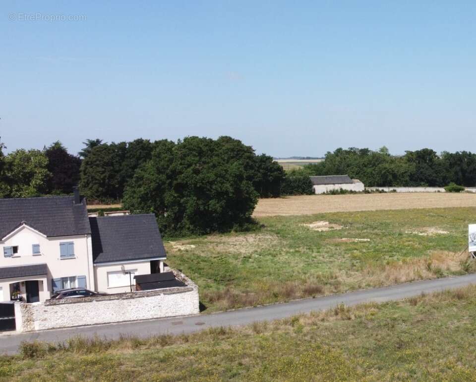 Terrain à SAINT-ESCOBILLE