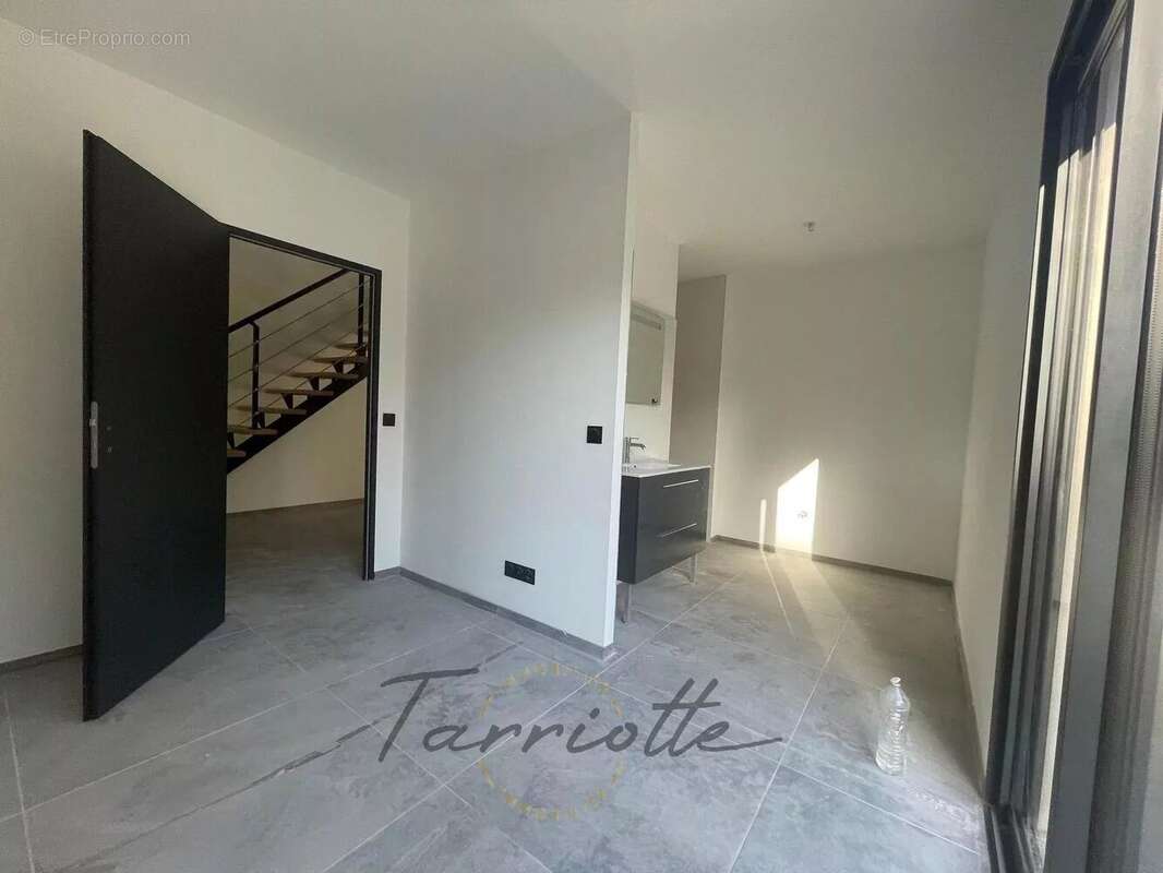 Maison à MONTELIMAR