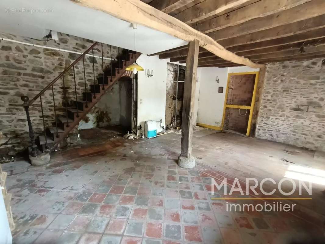 Maison à SAINT-MEDARD-LA-ROCHETTE