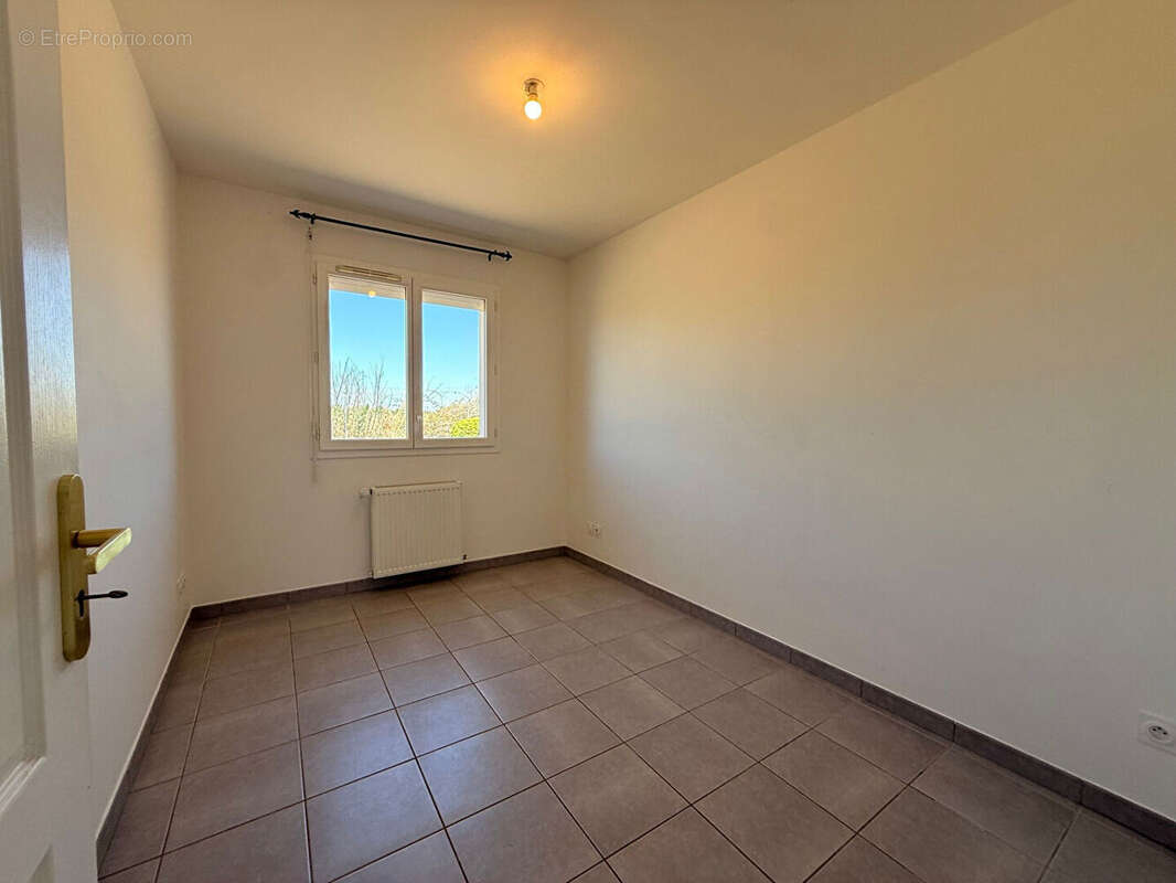 Maison 90m² à saint-denis-de-pile - photo 10