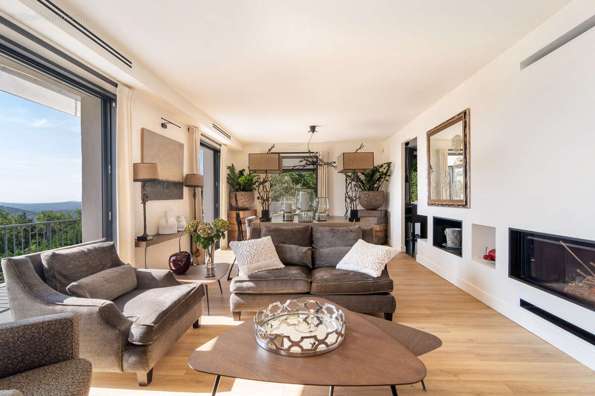 Maison à TOURRETTES-SUR-LOUP