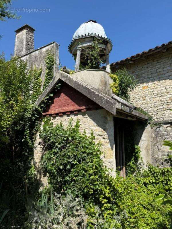 Maison à AIGRE