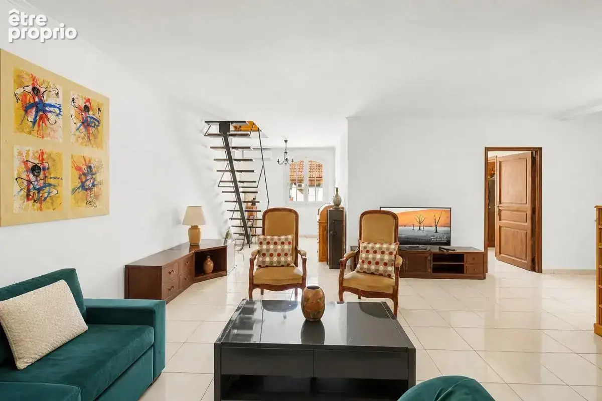 Appartement de 5 pièces de 143 m² avec belle terrasse  à Avignon - photo 4