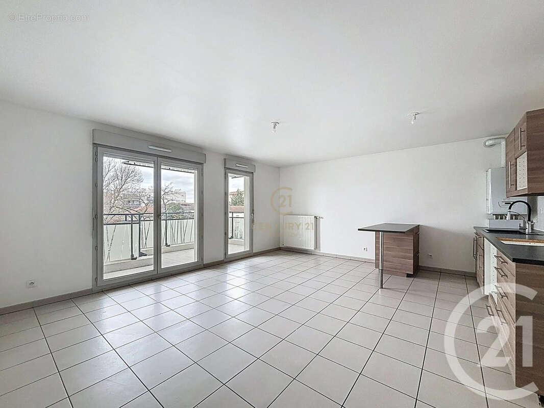 Appartement à DECINES-CHARPIEU