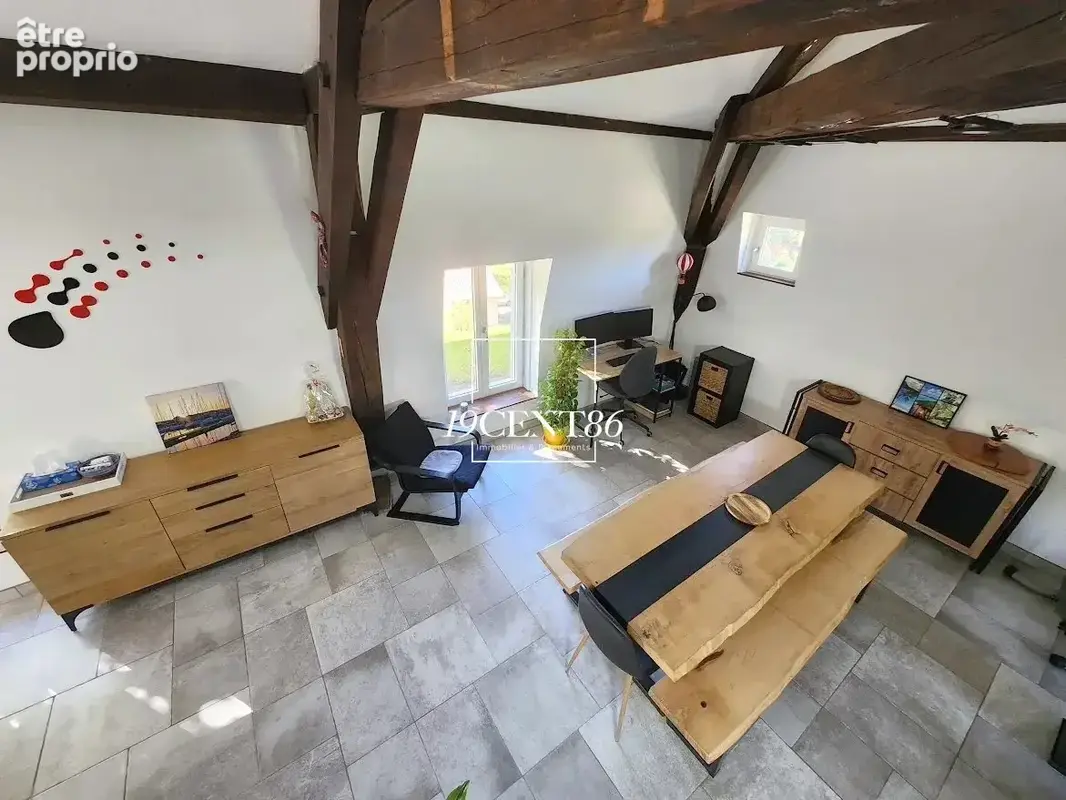 Trevoux - au dernier etage d'un chateau, appartement renove avec cave - photo 4