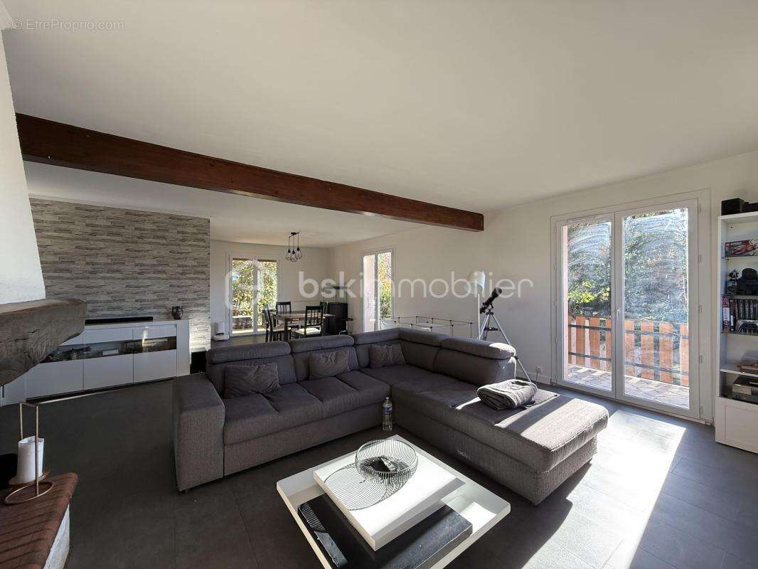 Exclusivité, PECHBONNIEU maison T6 d'environ 150m2 avec terrain de 1091m2 garage et piscine - photo 7